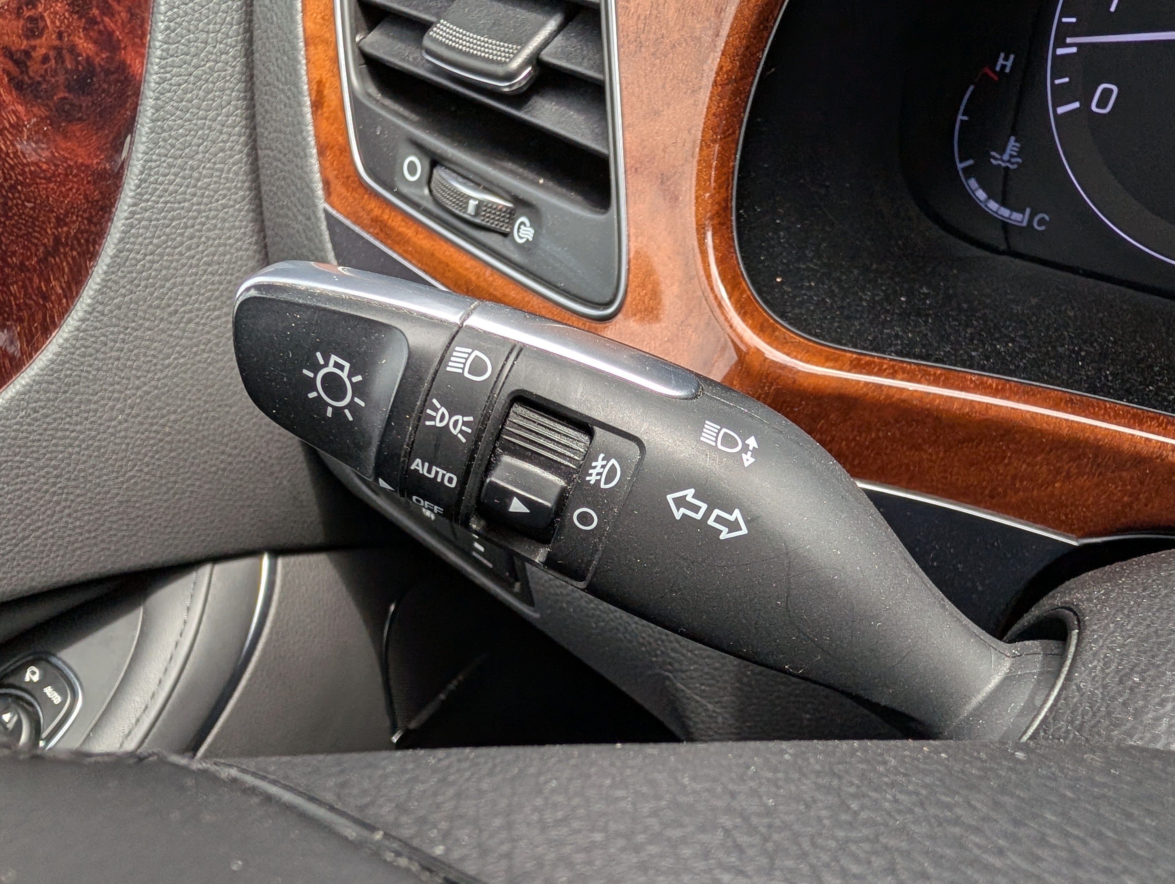 Used 2014 Hyundai Equus Signature RWD image 25