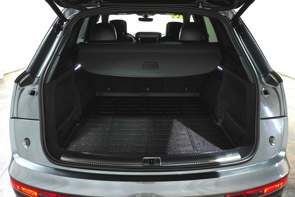 Used 2020 Audi SQ5 Premium Plus w/ Premium Plus Package AWD/4WD image 6