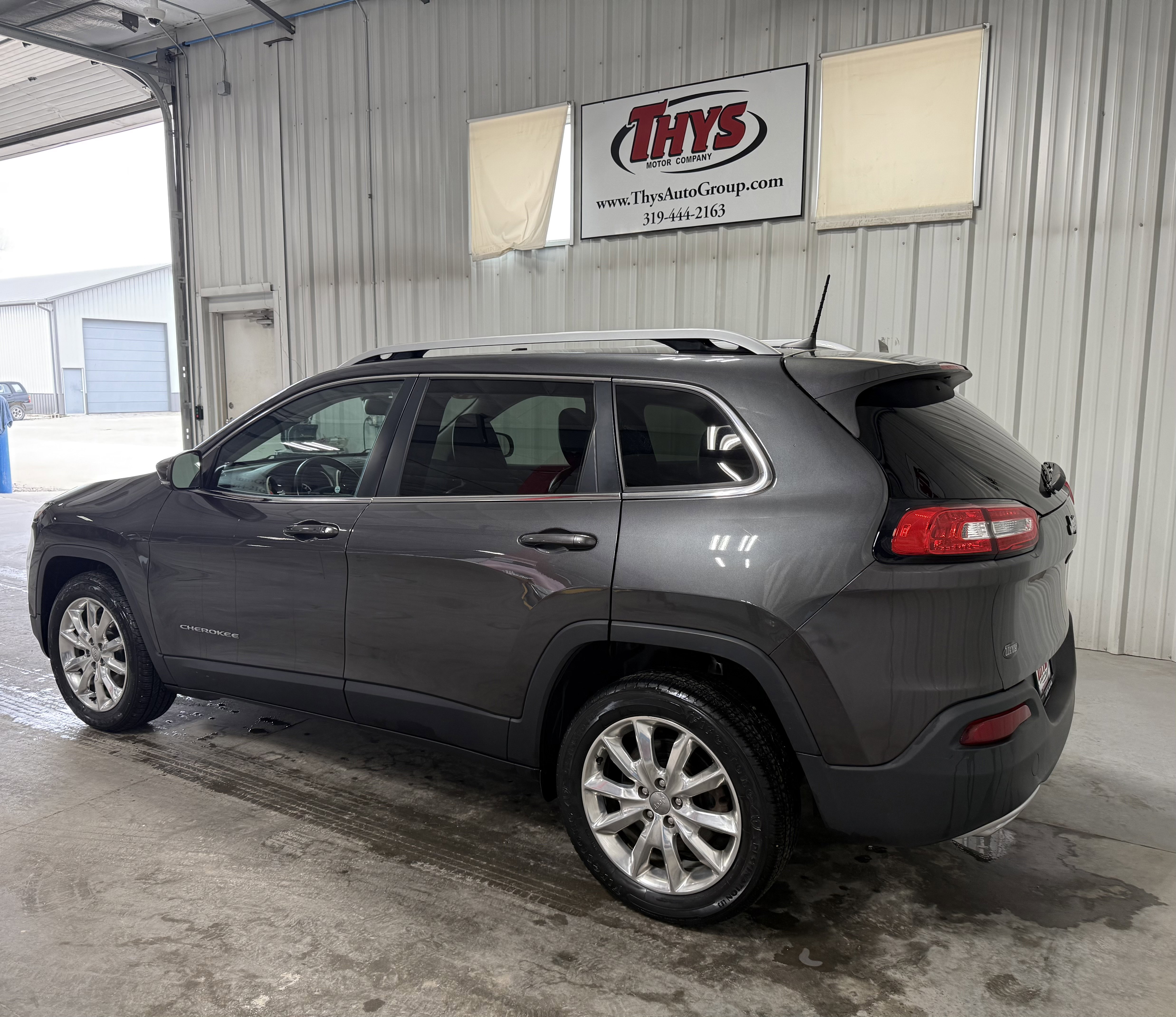 Used 2017 Jeep Cherokee Limited FWD image 13