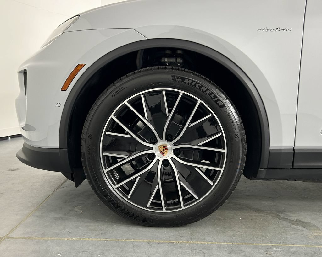 New 2026 Porsche Macan 4 Electric AWD/4WD image 11