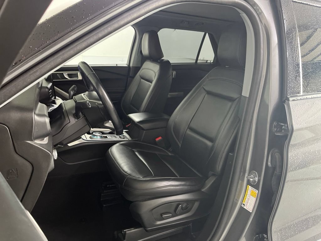 Used 2023 Ford Explorer XLT w/ Equipment Group 202A AWD/4WD image 18