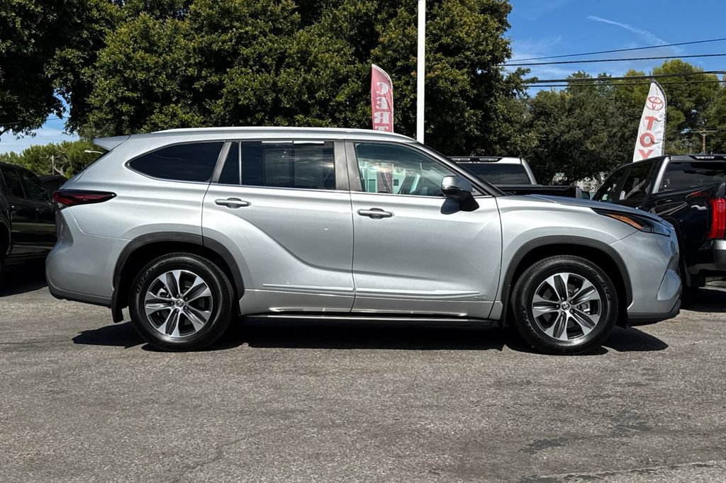 Certified 2025 Toyota Highlander XLE AWD/4WD video 2