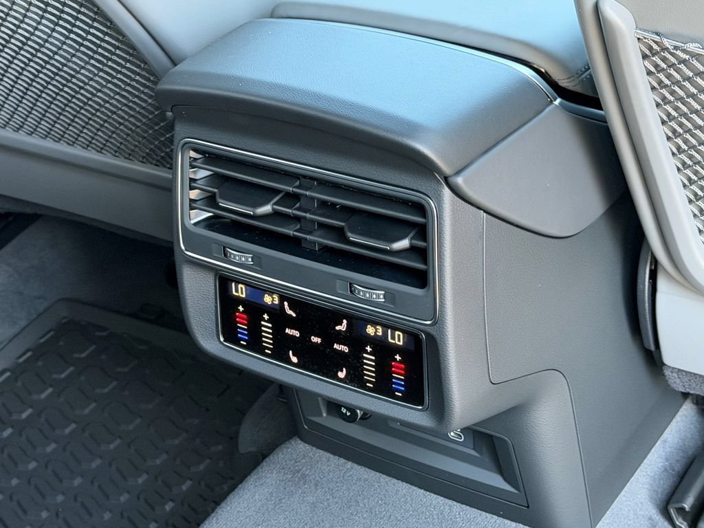 New 2026 Audi SQ8 Prestige AWD/4WD image 13