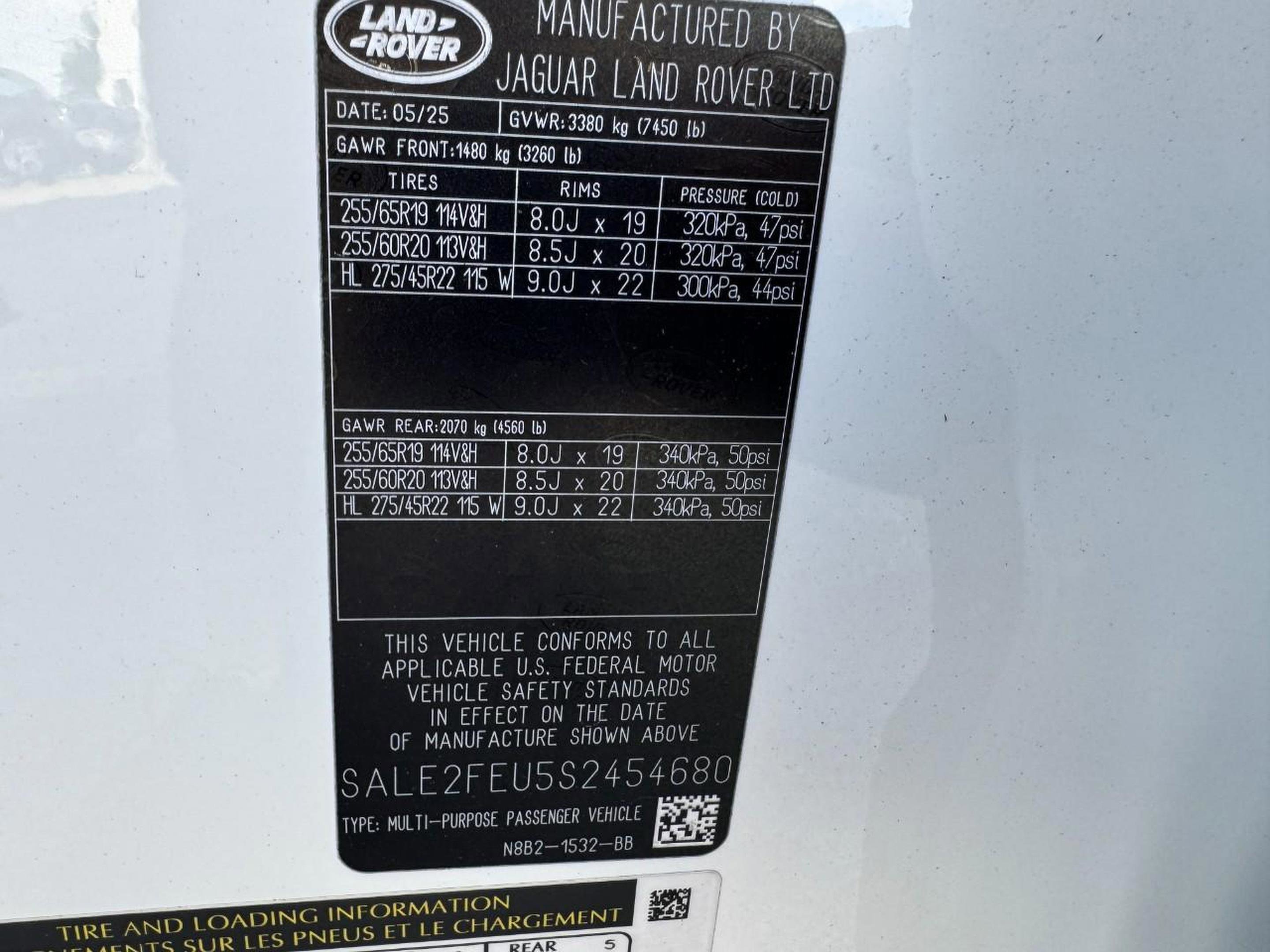 Certified 2025 Land Rover Defender 130 X-Dynamic SE image 36