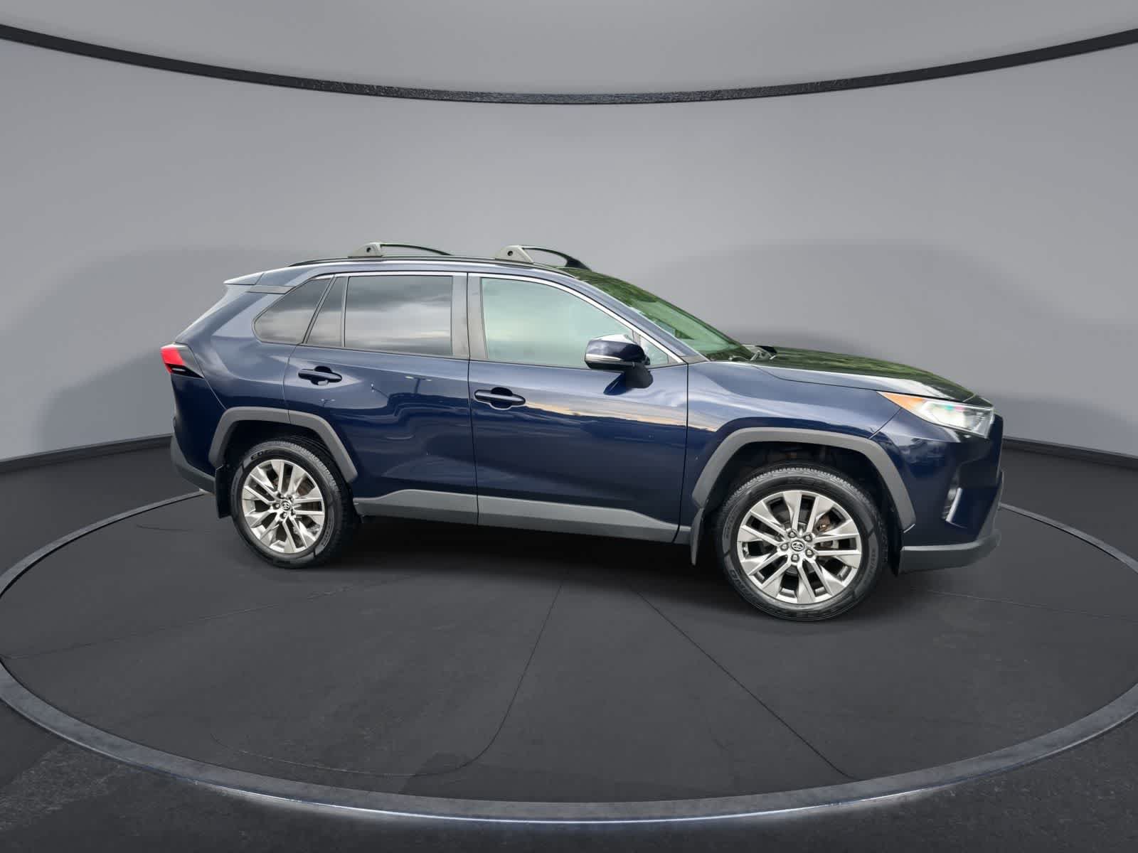 Used 2019 Toyota RAV4 XLE Premium w/ Cold Weather Package AWD/4WD image 9