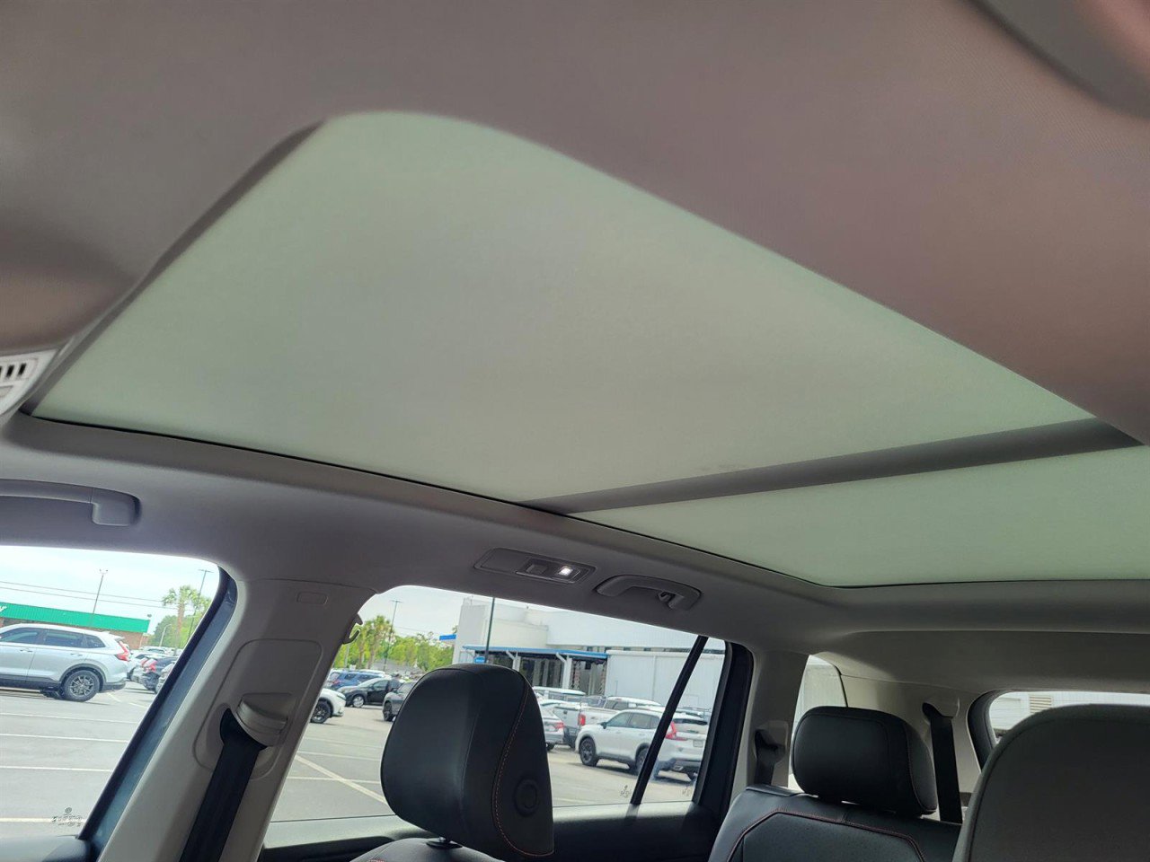 Used 2024 Volkswagen Tiguan Wolfsburg Edition image 13