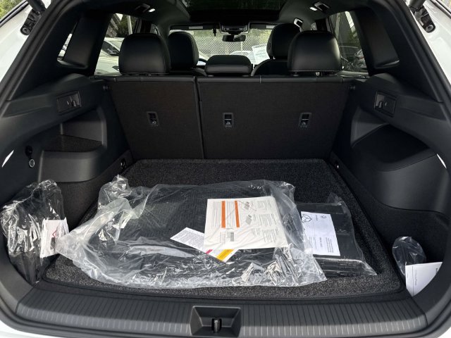 New 2026 Volkswagen Tiguan SE R-Line FWD image 4