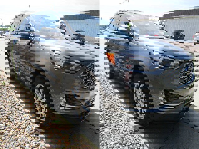 Used 2024 Ford Edge SEL w/ Convenience Package image 3