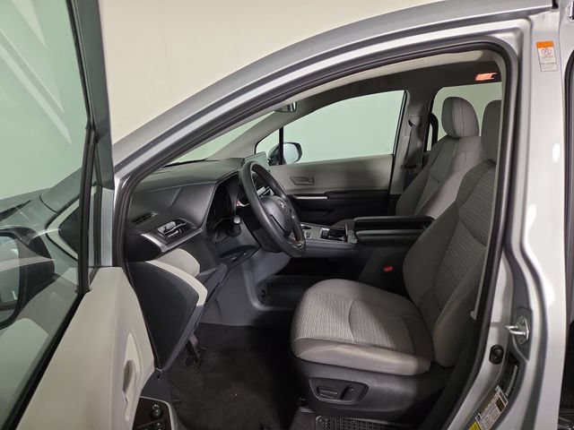 Used 2023 Toyota Sienna LE FWD image 13