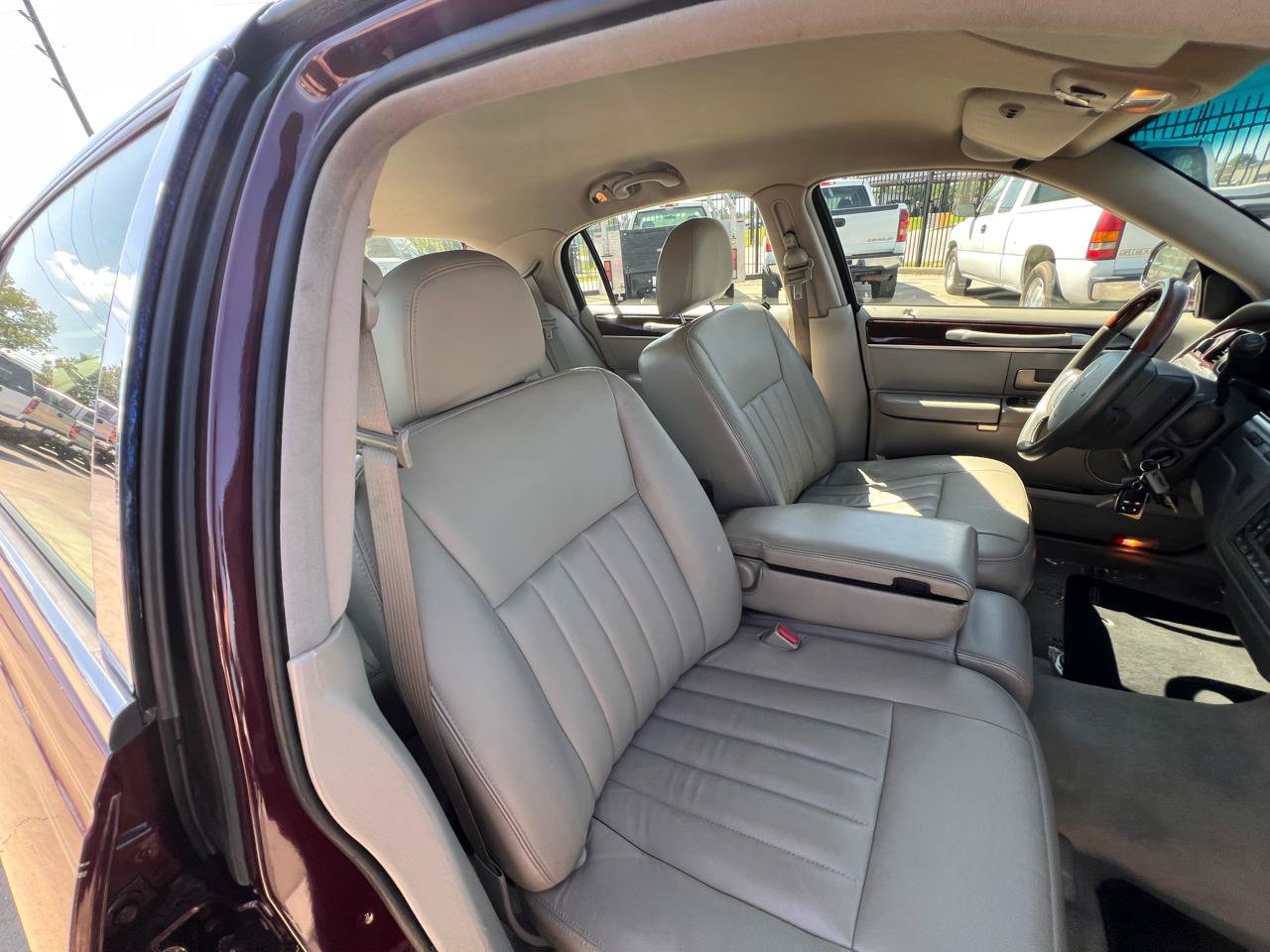 Used 2006 Lincoln Town Car Signature RWD image 82