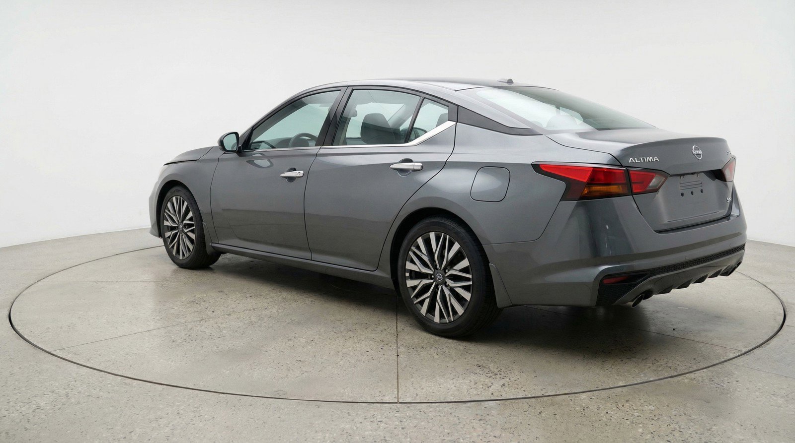 Used 2025 Nissan Altima 2.5 SV image 6