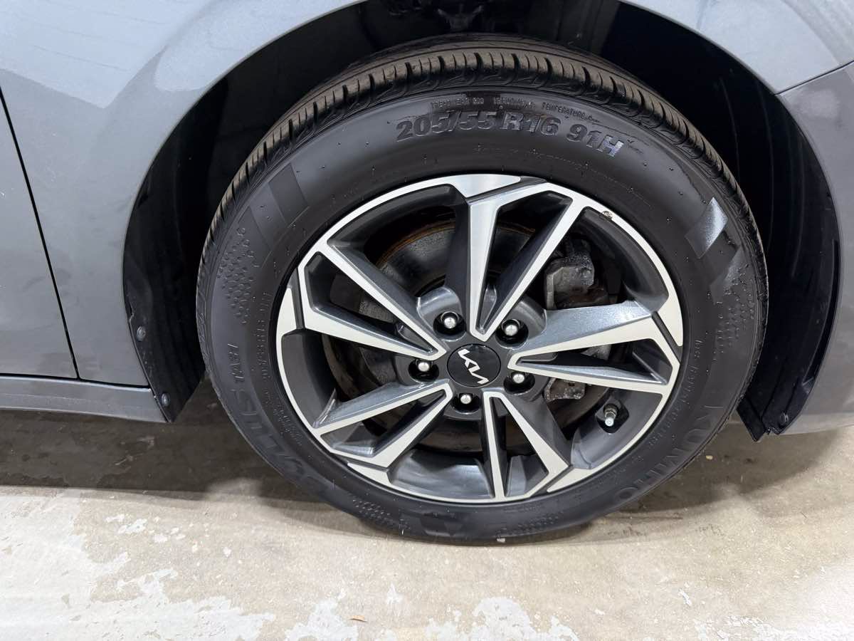 Used 2024 Kia Forte LXS FWD image 5