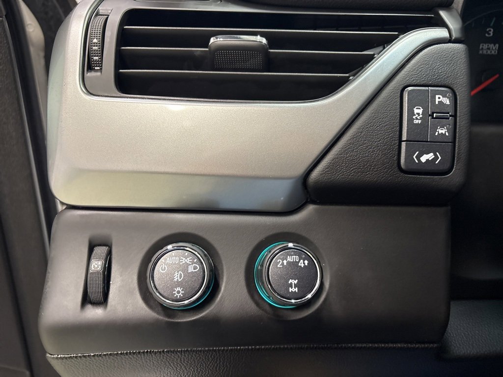 Used 2017 Chevrolet Suburban Premier image 27