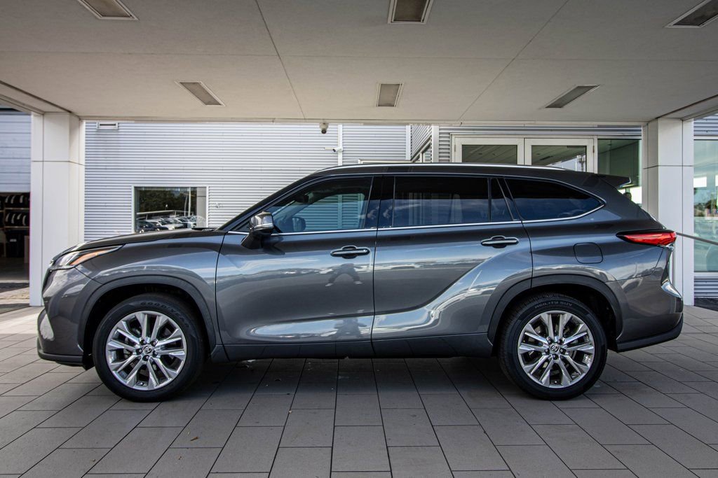Used 2023 Toyota Highlander Limited image 11