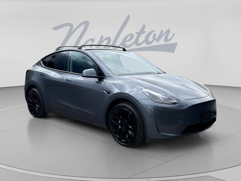 Used 2022 Tesla Model Y Long Range AWD/4WD image 3
