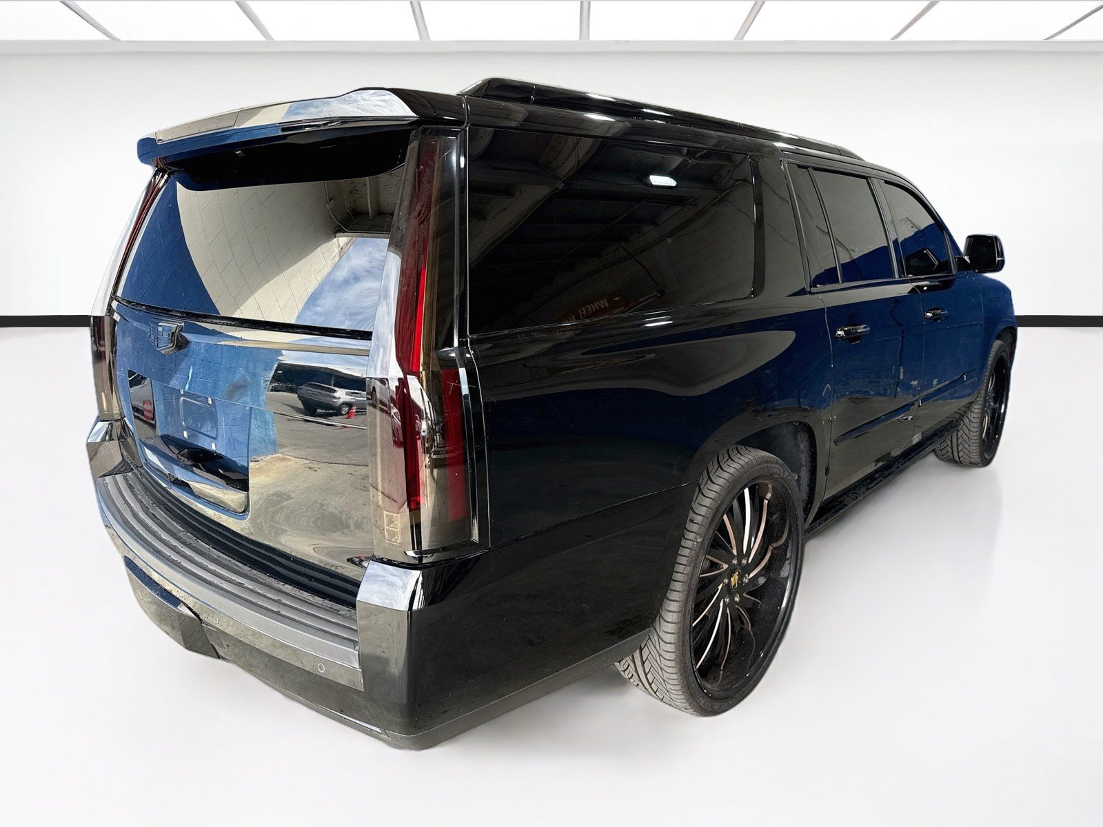 Used 2016 Cadillac Escalade ESV Platinum AWD/4WD image 4