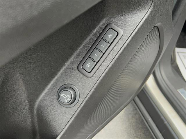 Used 2018 Chevrolet Equinox Premier image 14