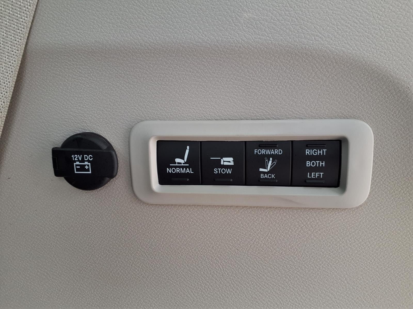 Certified 2021 Chrysler Pacifica Limited AWD/4WD image 30