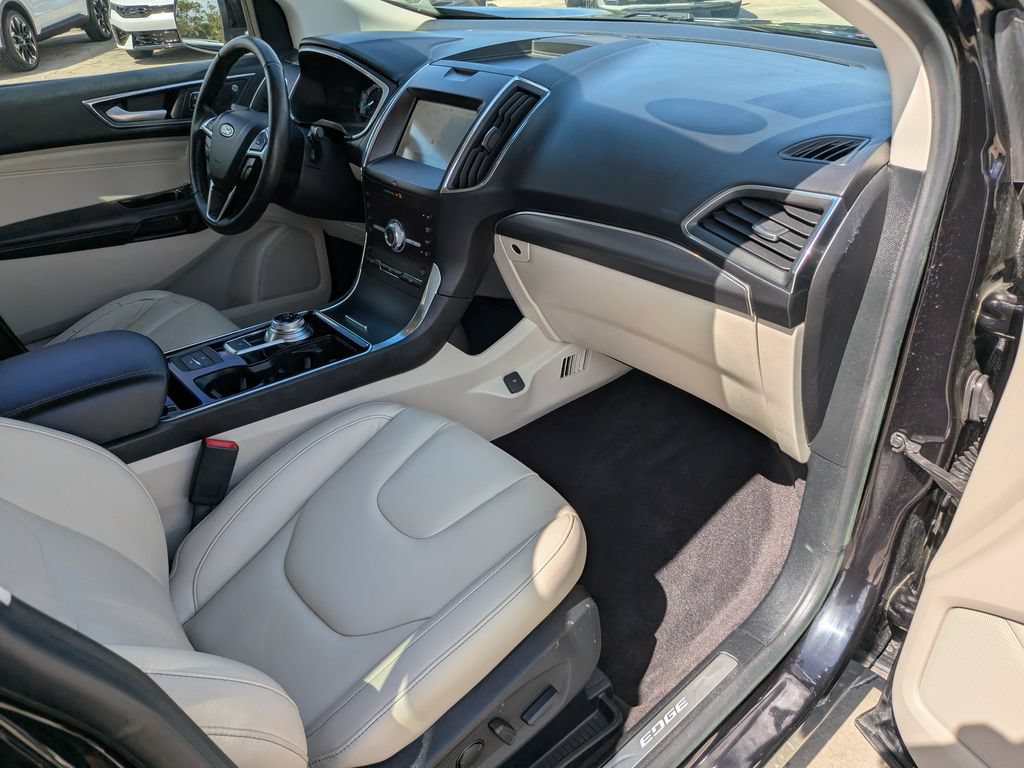 Used 2020 Ford Edge Titanium FWD image 14