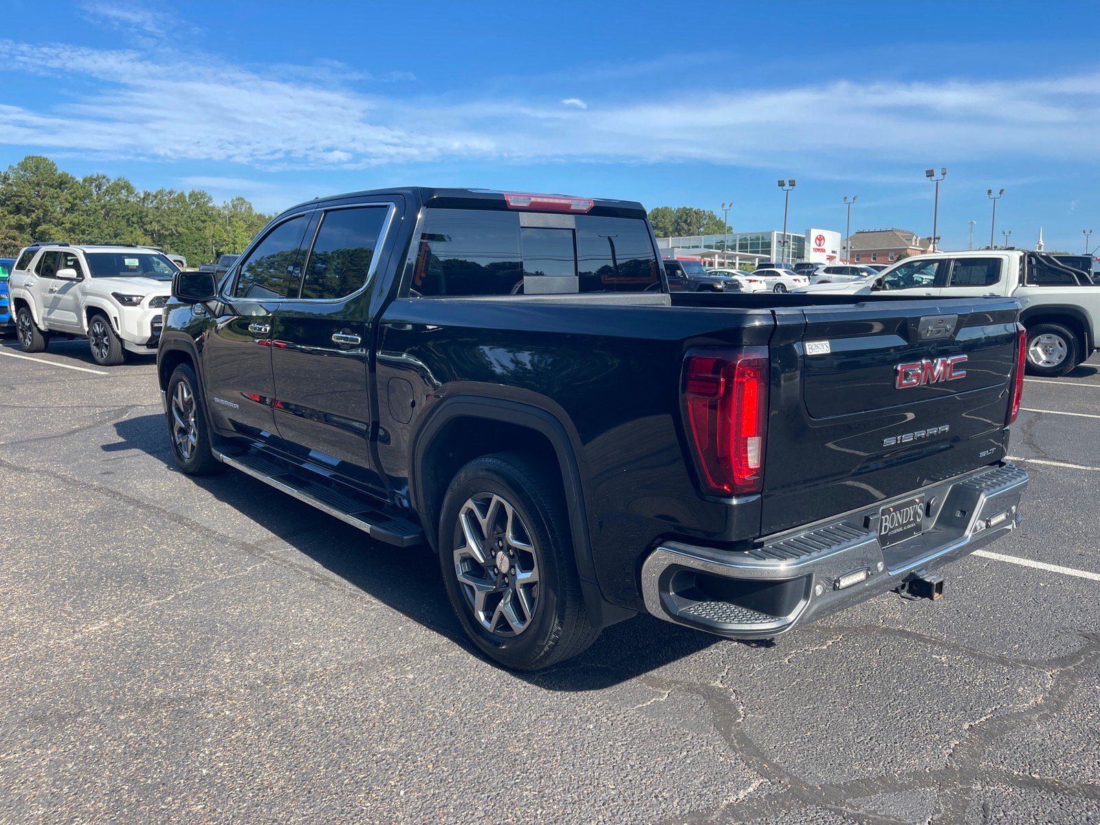Used 2022 GMC Sierra 1500 SLT w/ SLT Premium Plus Package RWD image 14