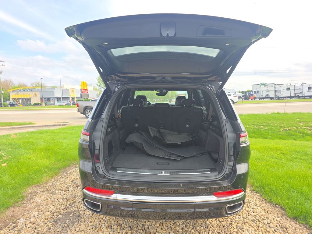 Used 2024 Jeep Grand Cherokee L Summit AWD/4WD image 10