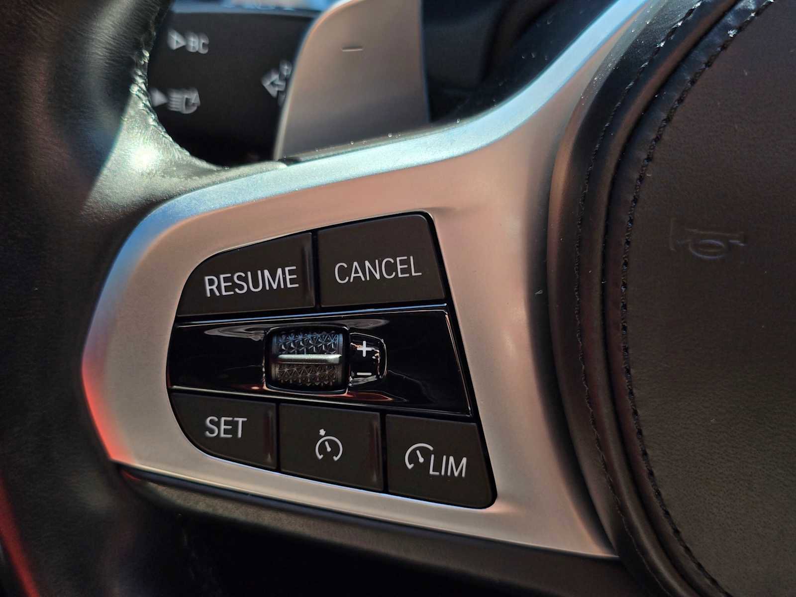 Used 2022 BMW 330i xDrive Sedan w/ M Sport Package image 38