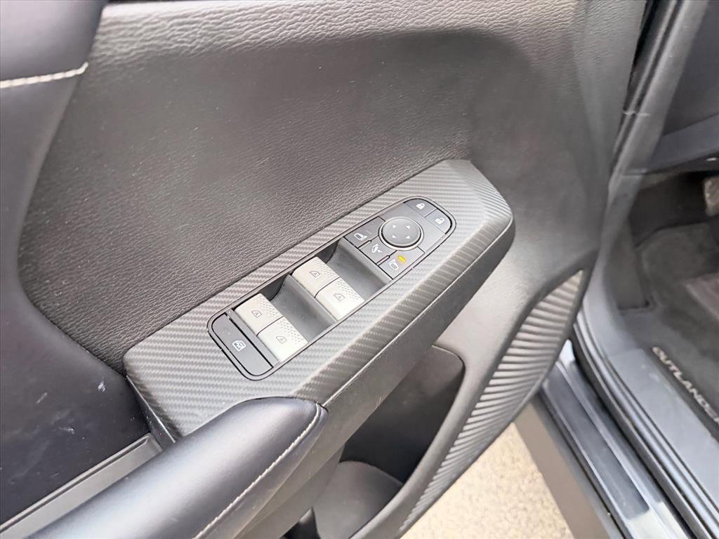 Used 2023 Mitsubishi Outlander SE image 17