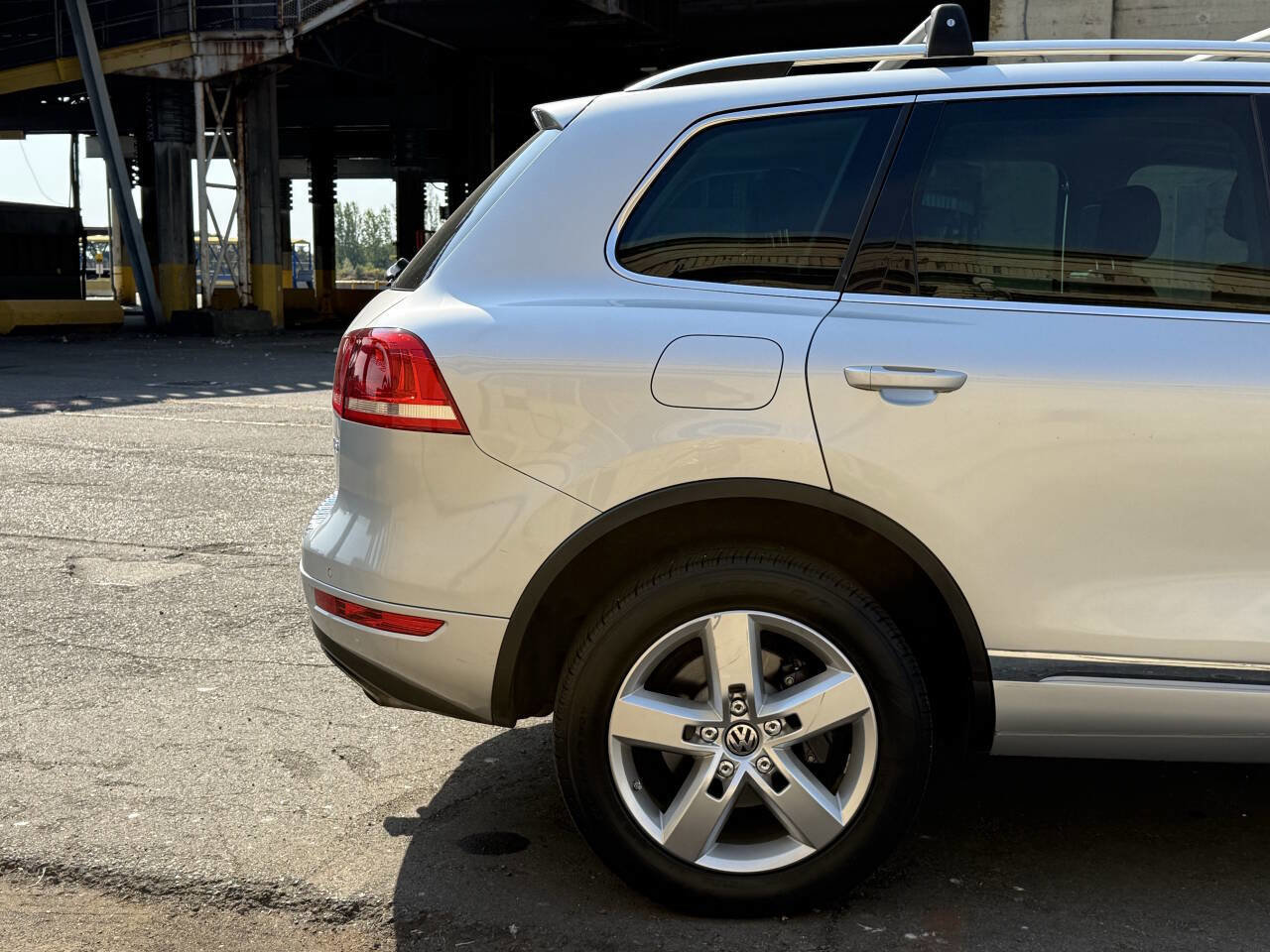 Used 2012 Volkswagen Touareg Sport image 54