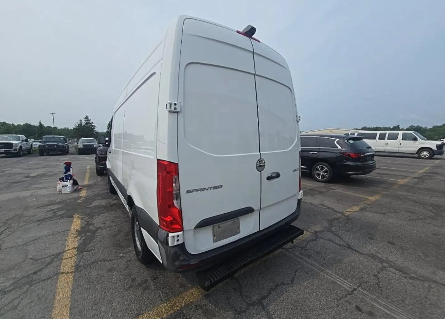 Used 2021 Freightliner Sprinter 2500 RWD image 2