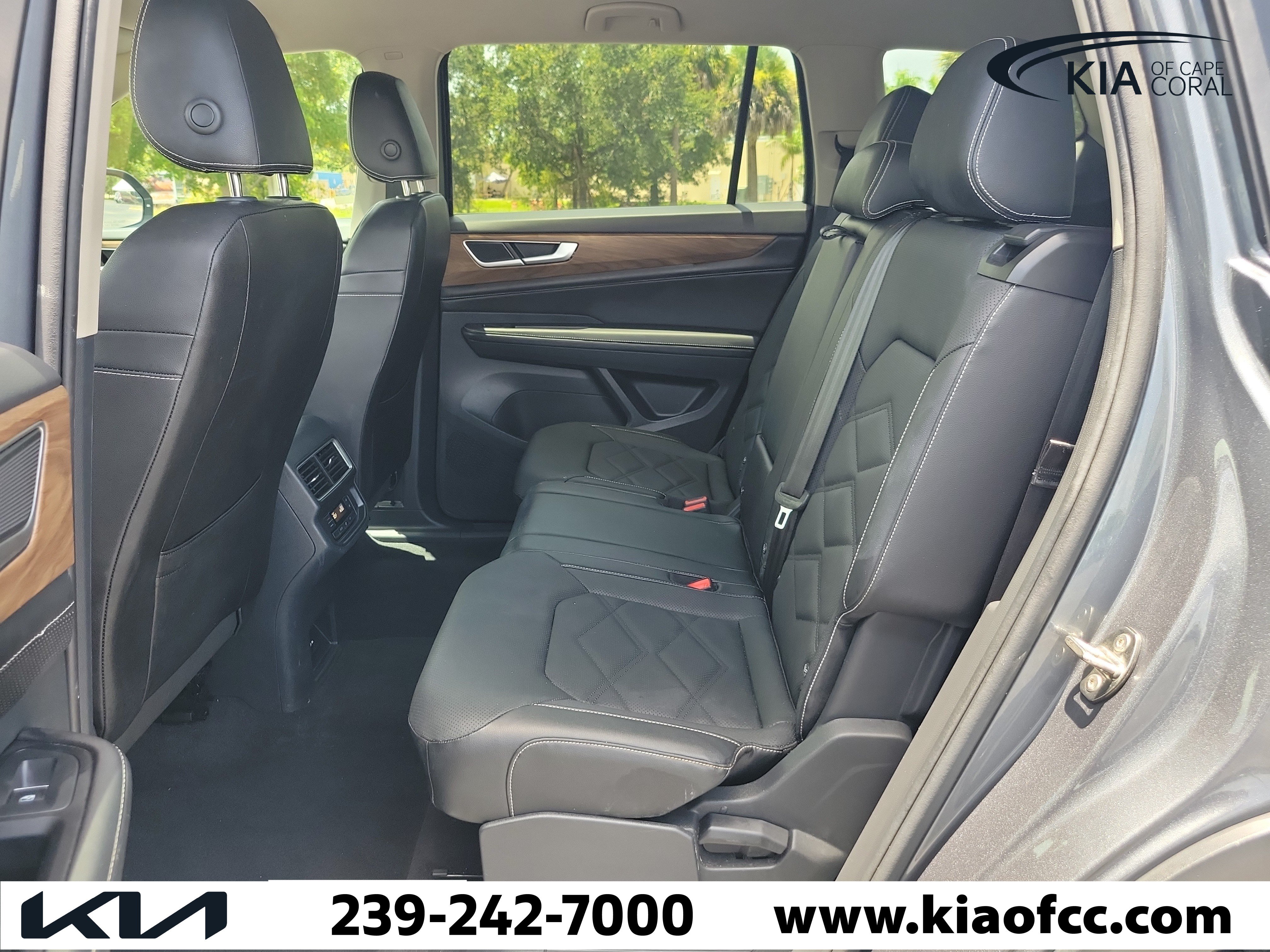 Used 2025 Volkswagen Atlas SE FWD image 12