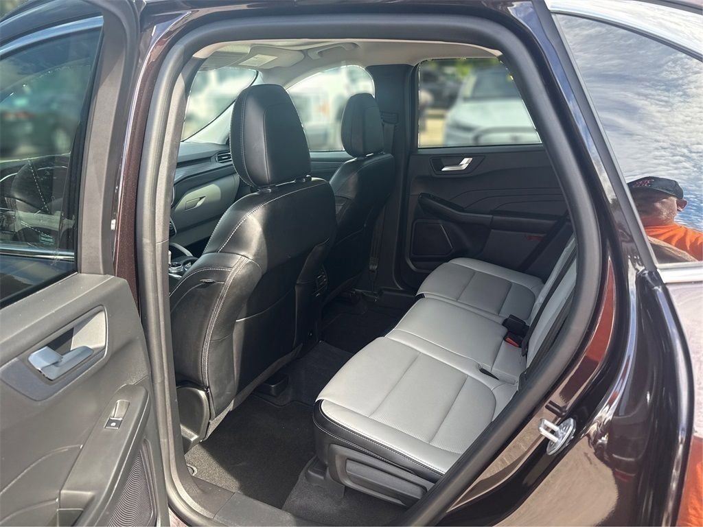 Used 2023 Ford Escape Platinum image 10