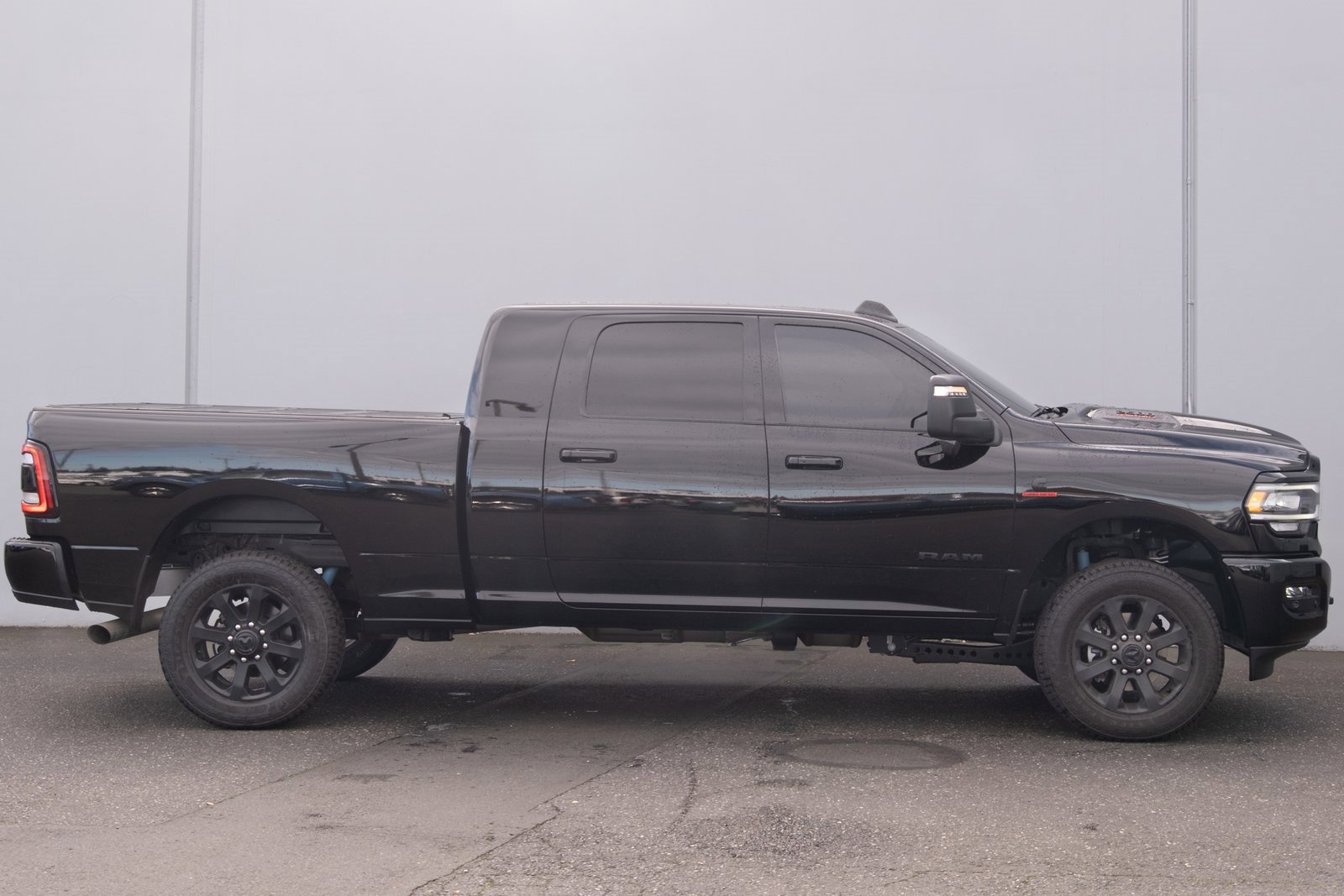Used 2024 RAM 2500 Laramie w/ Night Edition image 27
