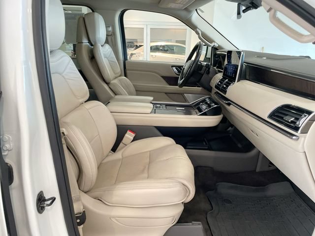 Used 2020 Lincoln Navigator L Reserve w/ Equipment Group 208A Reserve AWD/4WD image 17