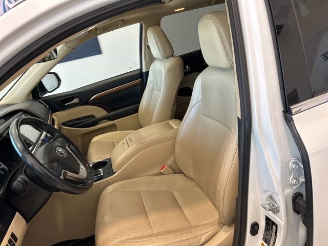 Used 2017 Toyota Highlander Limited image 16