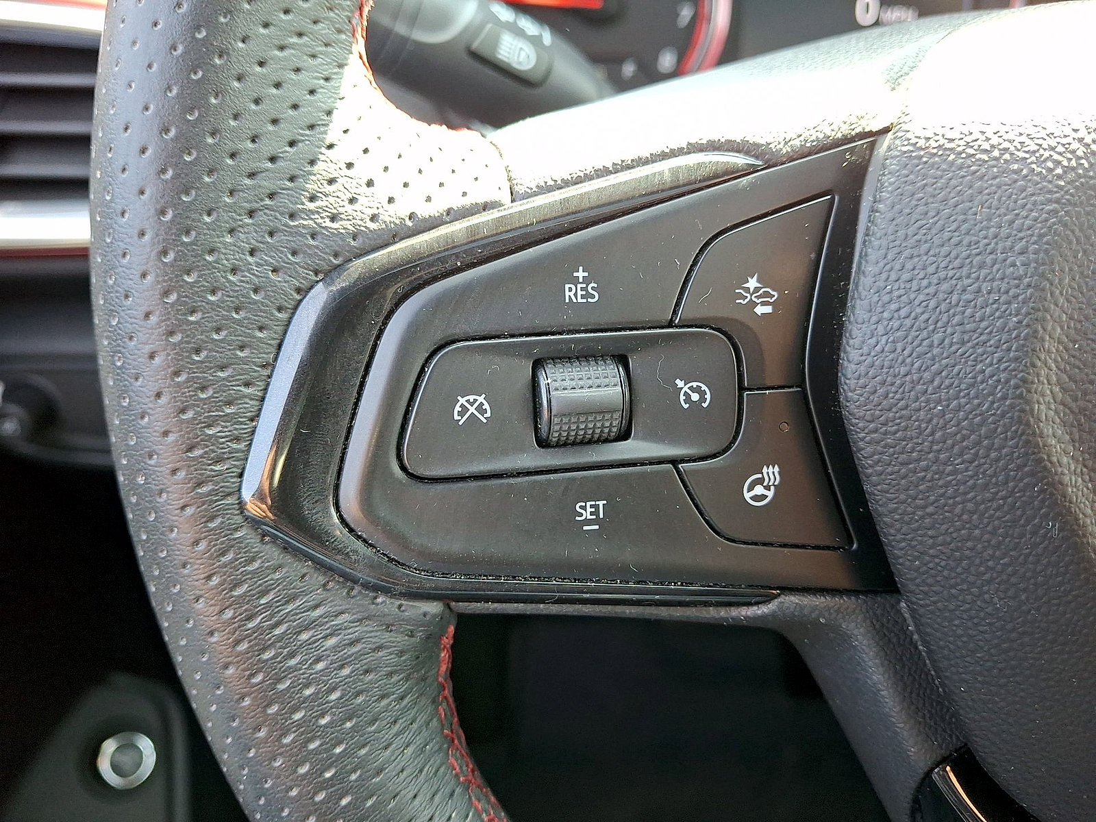 Used 2023 Chevrolet TrailBlazer RS w/ Sun and Liftgate Package AWD/4WD image 17