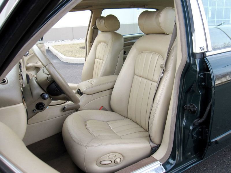 Used 2000 Jaguar XJ8 image 18