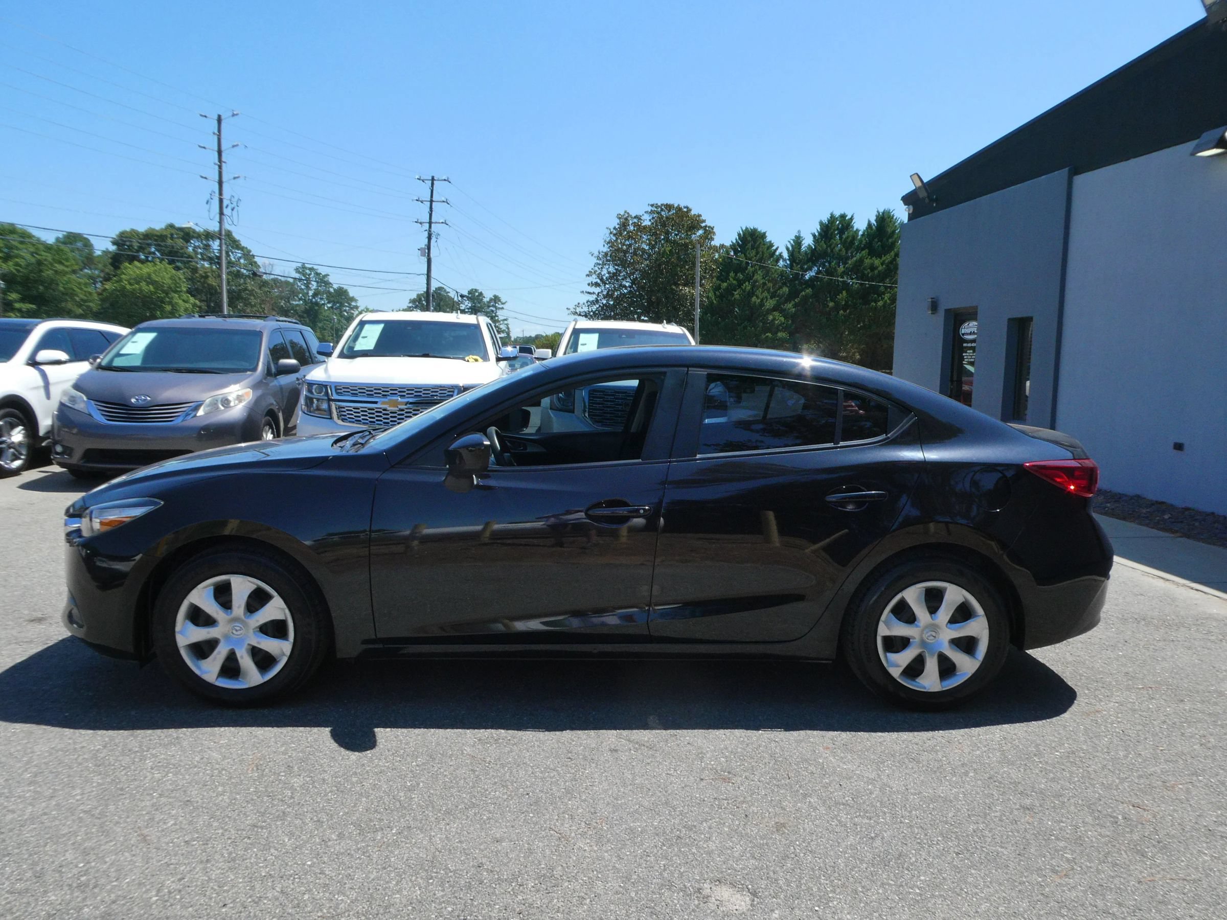 Used 2017 MAZDA MAZDA3 Sport FWD image 9