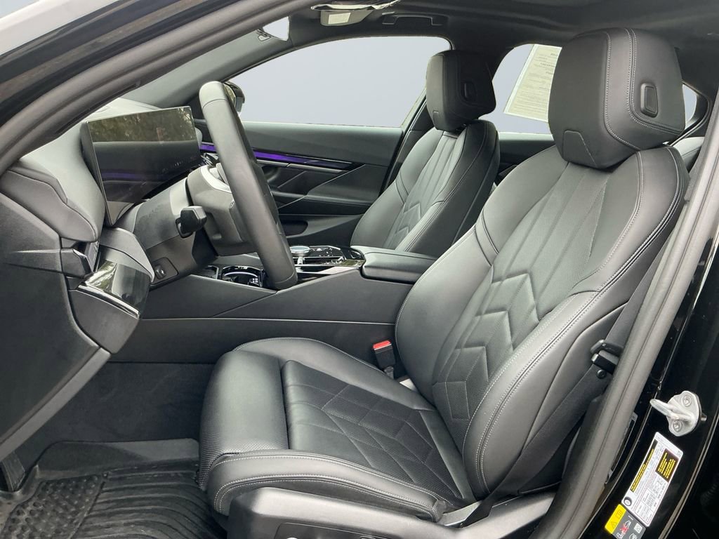 Used 2024 BMW i5 eDrive40i image 10