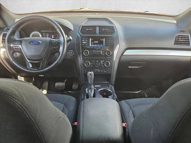 Used 2017 Ford Explorer XLT image 17