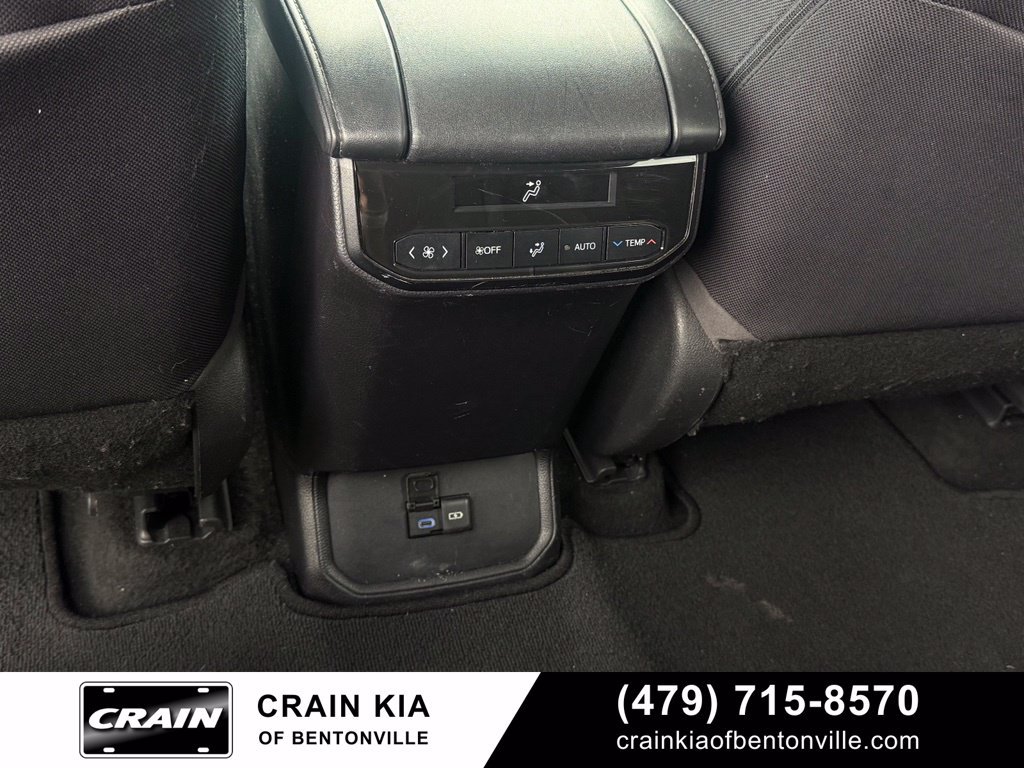 Used 2022 Toyota Highlander LE AWD/4WD image 28