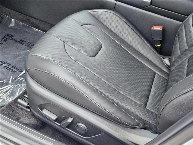 New 2025 Hyundai Elantra Limited image 4