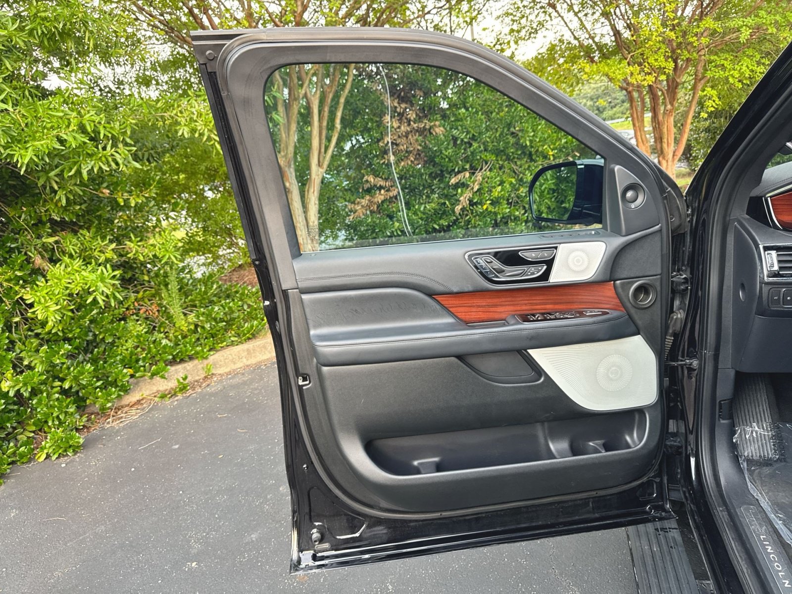 Used 2022 Lincoln Navigator L Reserve AWD/4WD image 14