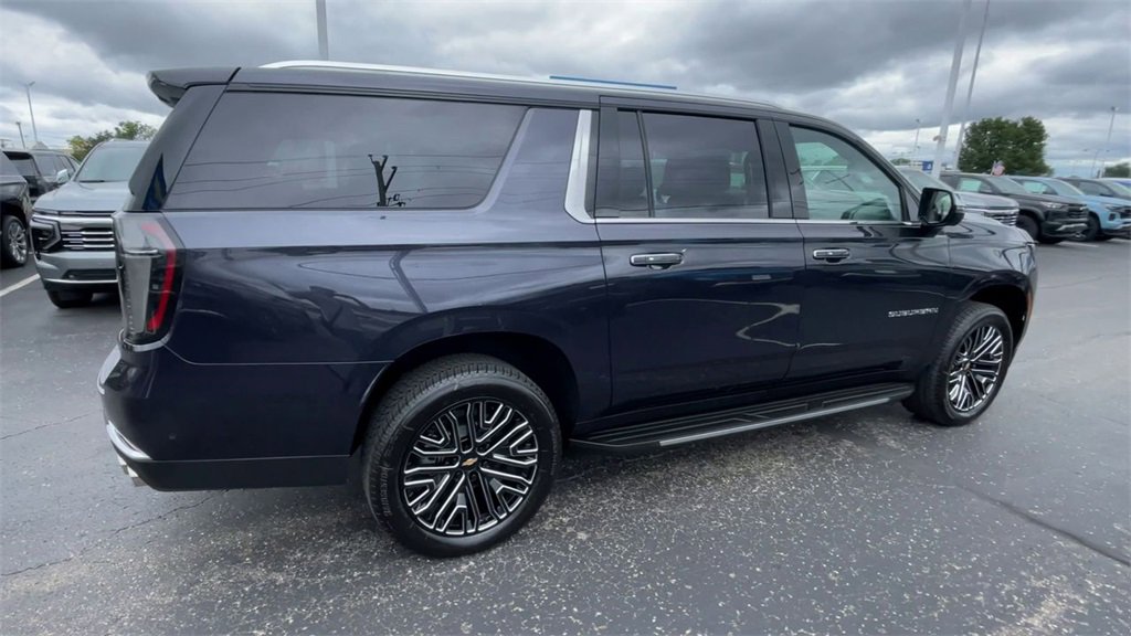 New 2025 Chevrolet Suburban Premier image 2