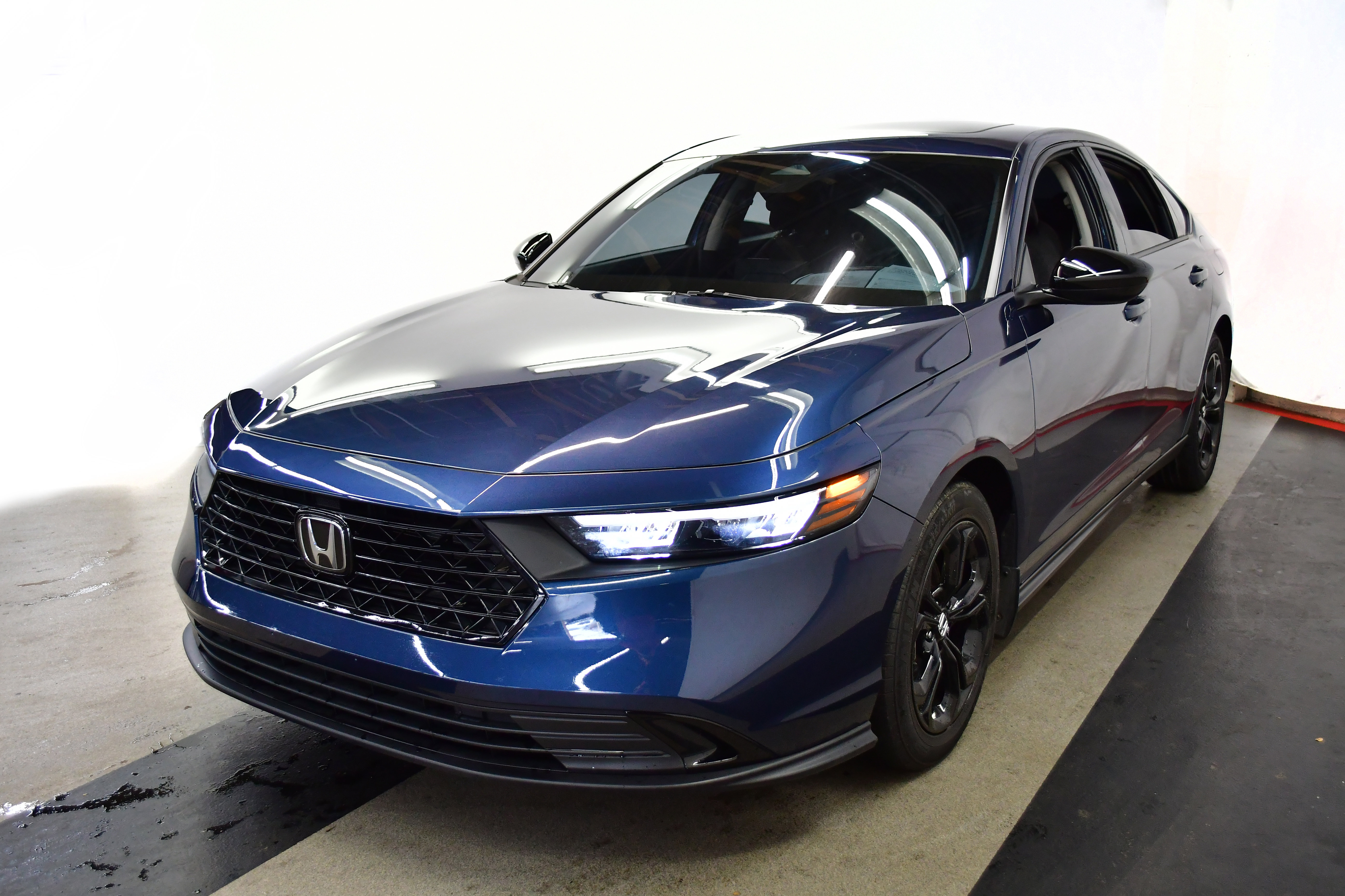 Used 2025 Honda Accord SE image 4