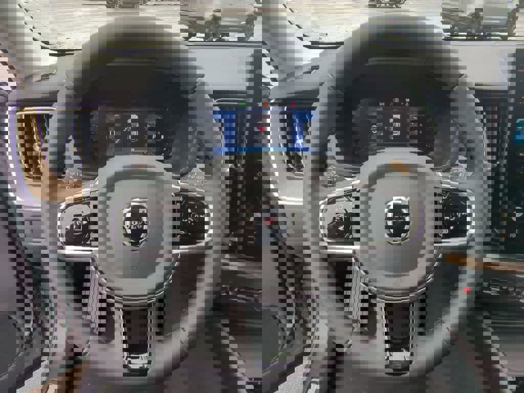 New 2026 Volvo XC60 B5 Plus w/ Protection Package Premier image 21