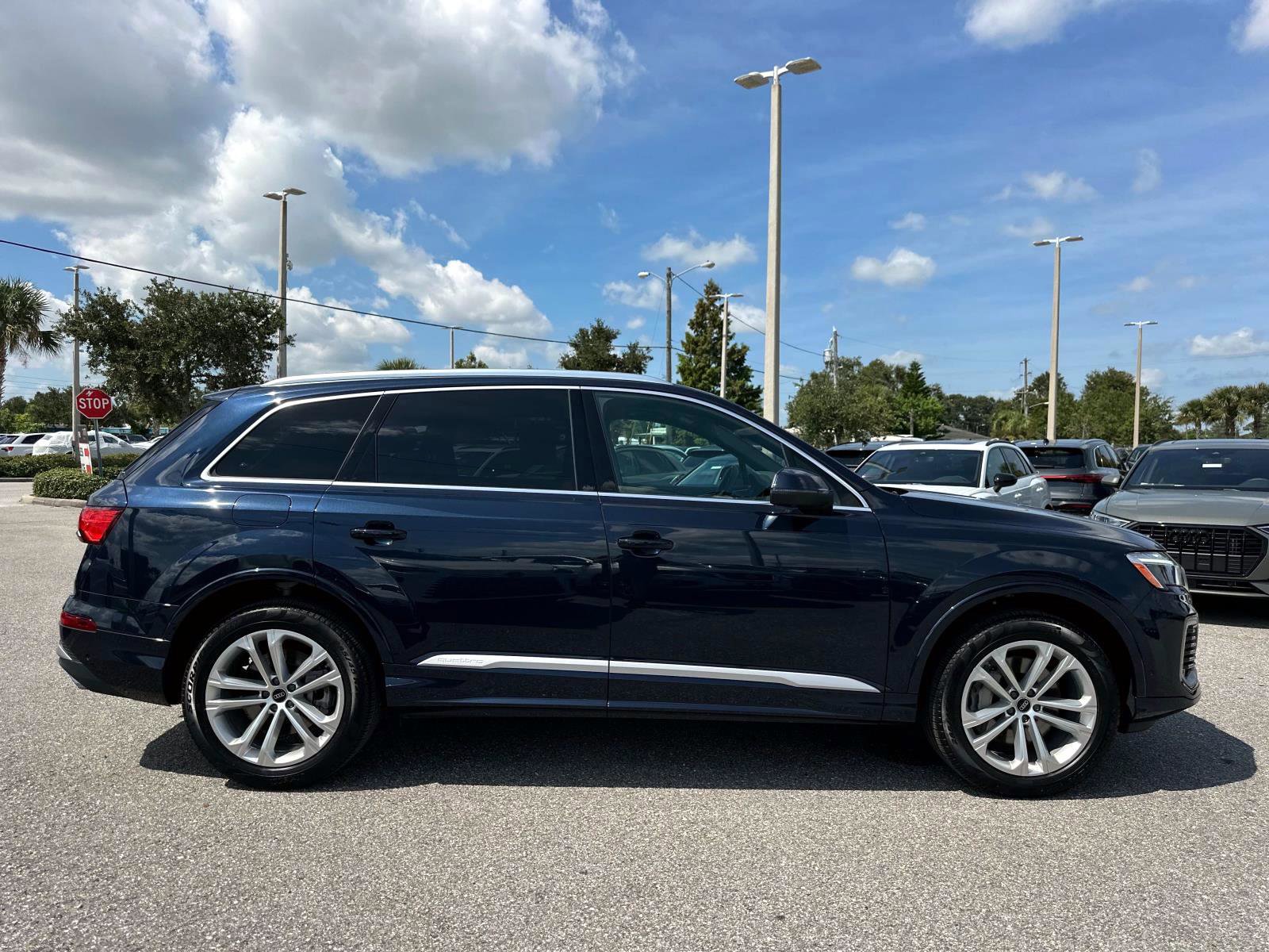 Certified 2025 Audi Q7 2.0T Premium w/ Convenience Package image 3