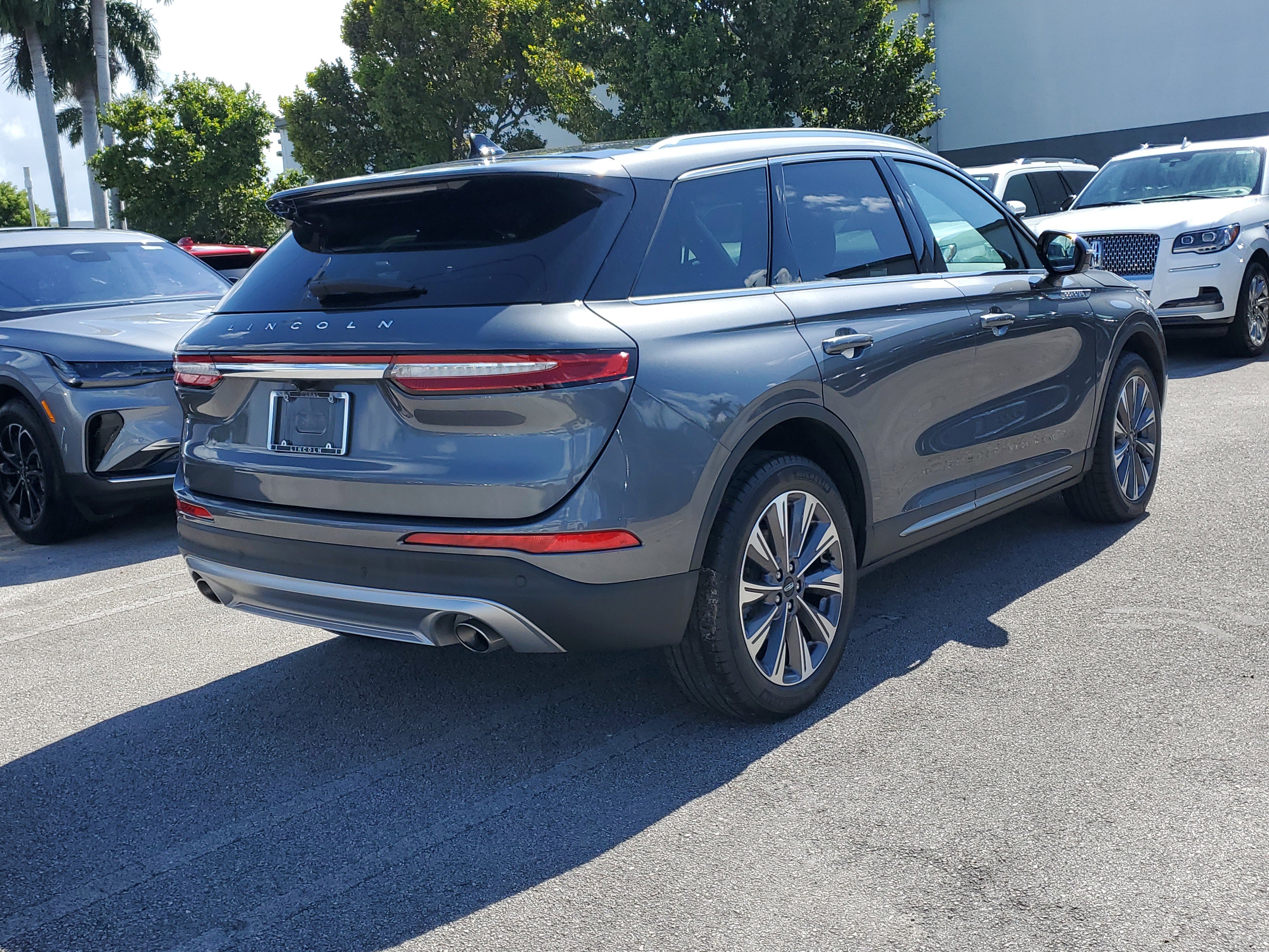 Certified 2022 Lincoln Corsair Reserve w/ Elements Package image 6