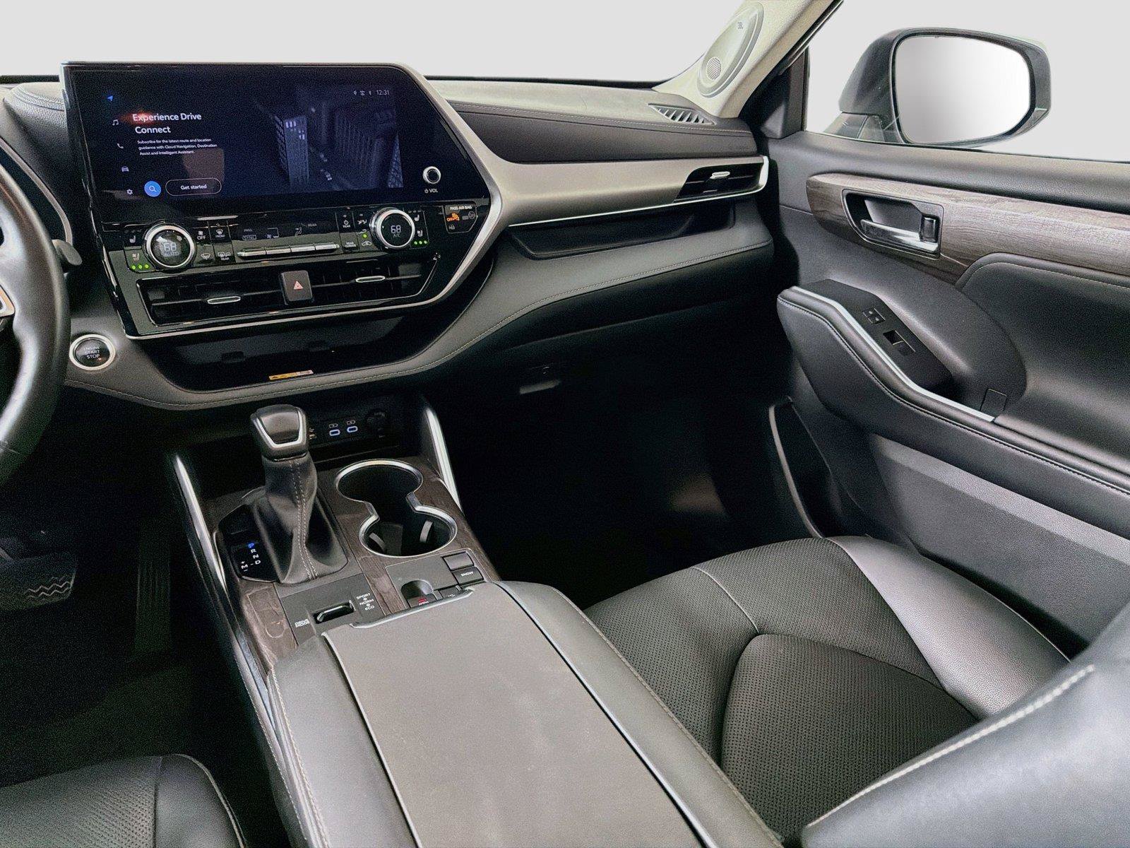 Used 2024 Toyota Highlander Limited FWD image 23