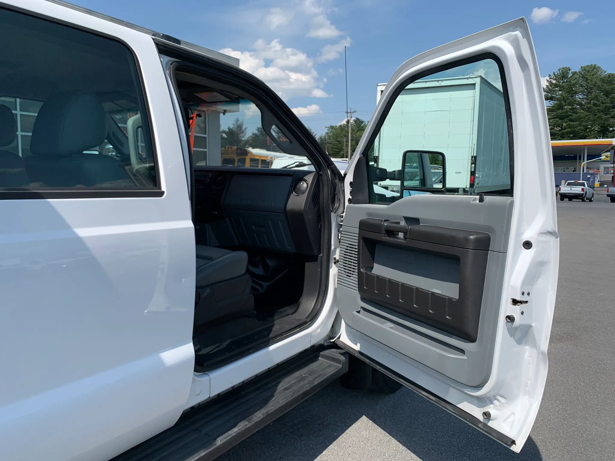 Used 2016 Ford F550 4x4 Crew Cab Super Duty image 24
