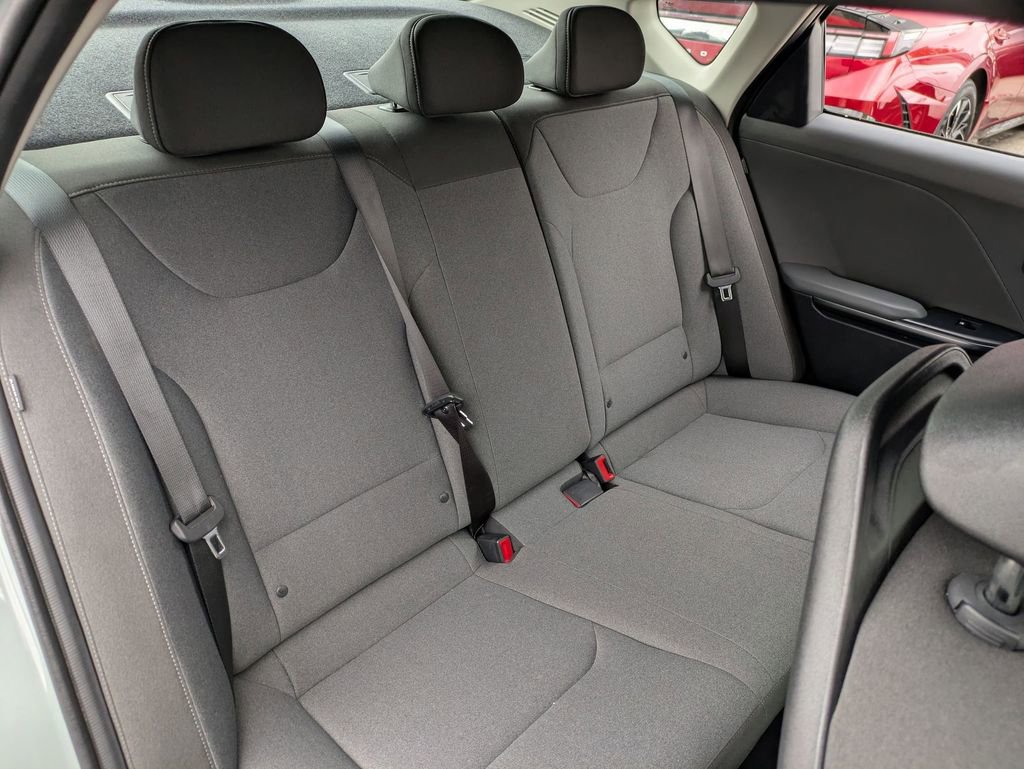 Used 2025 Kia K4 LXS image 27